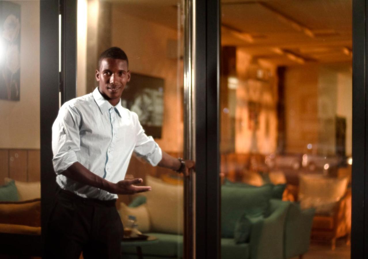 Urban Hotel Nouakchott Bagian luar foto